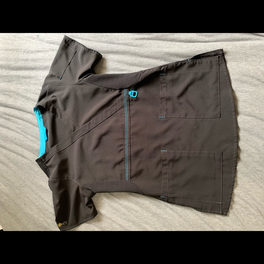 Carhartt scrub top